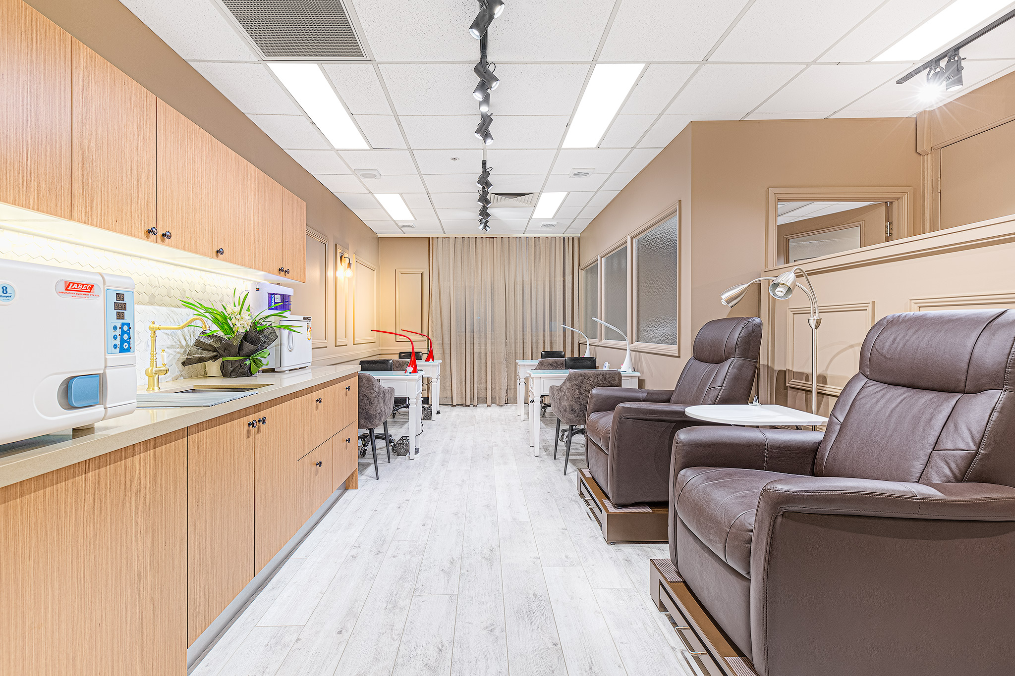 Vivid Nail Salon Sydney CBD inside view facing windows