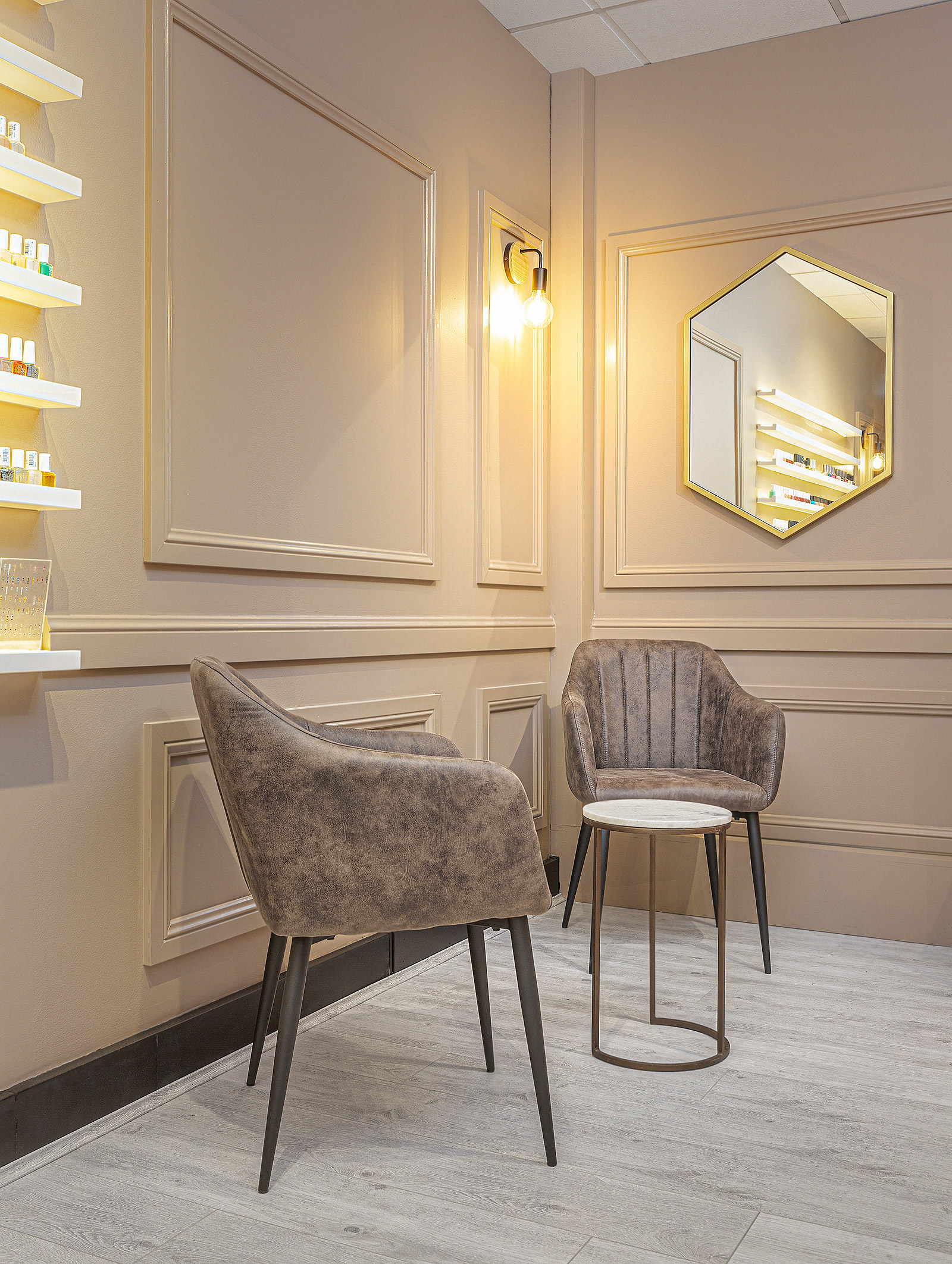 Salon chairs and mirror